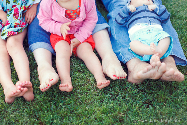 fairydaily, photographe famille tarn, les pieds du bebe